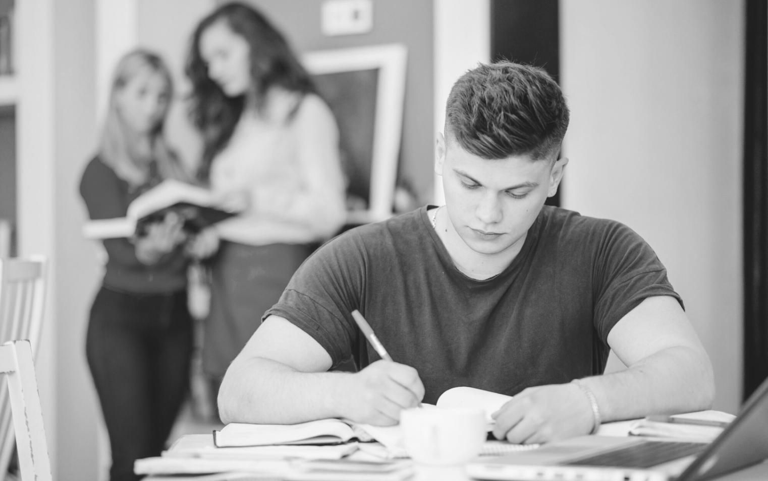 Analisi di testi classici di fantascienza